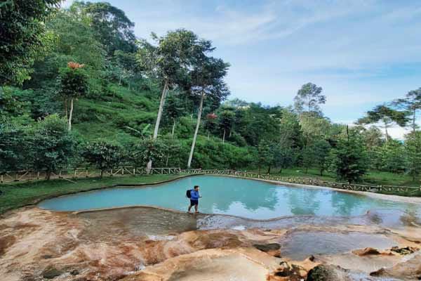 Keindahan Wisata Permandian Air Panas Nagrak di Bandung