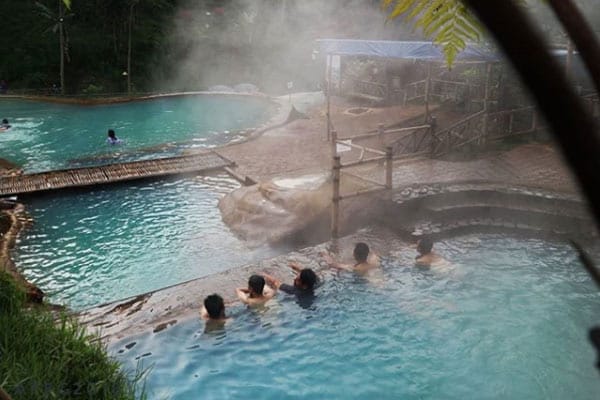 Keindahan Wisata Permandian Air Panas Nagrak di Bandung