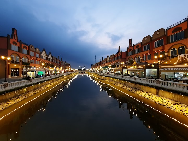 Instagramable, Liburan Estetik Vibes Ala Amsterdam di La Riviera PIK 2