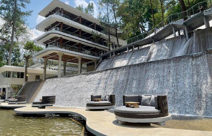 HEHA Waterfall, Air Terjun Buatan Terbesar di Indonesia yang Seperti Tirai