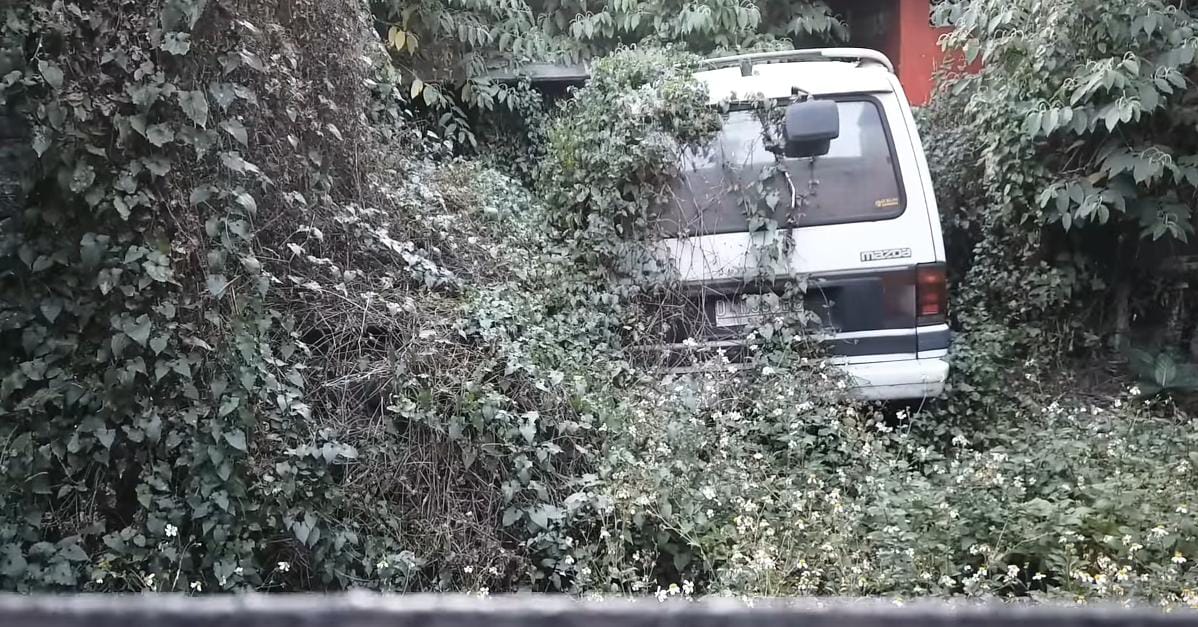 Youtuber Temukan Rumah Mewah di Bandung Terbengkalai Selama Bertahun-tahun. (Foto: tangkapan layar YouTube/Eko Pedia)