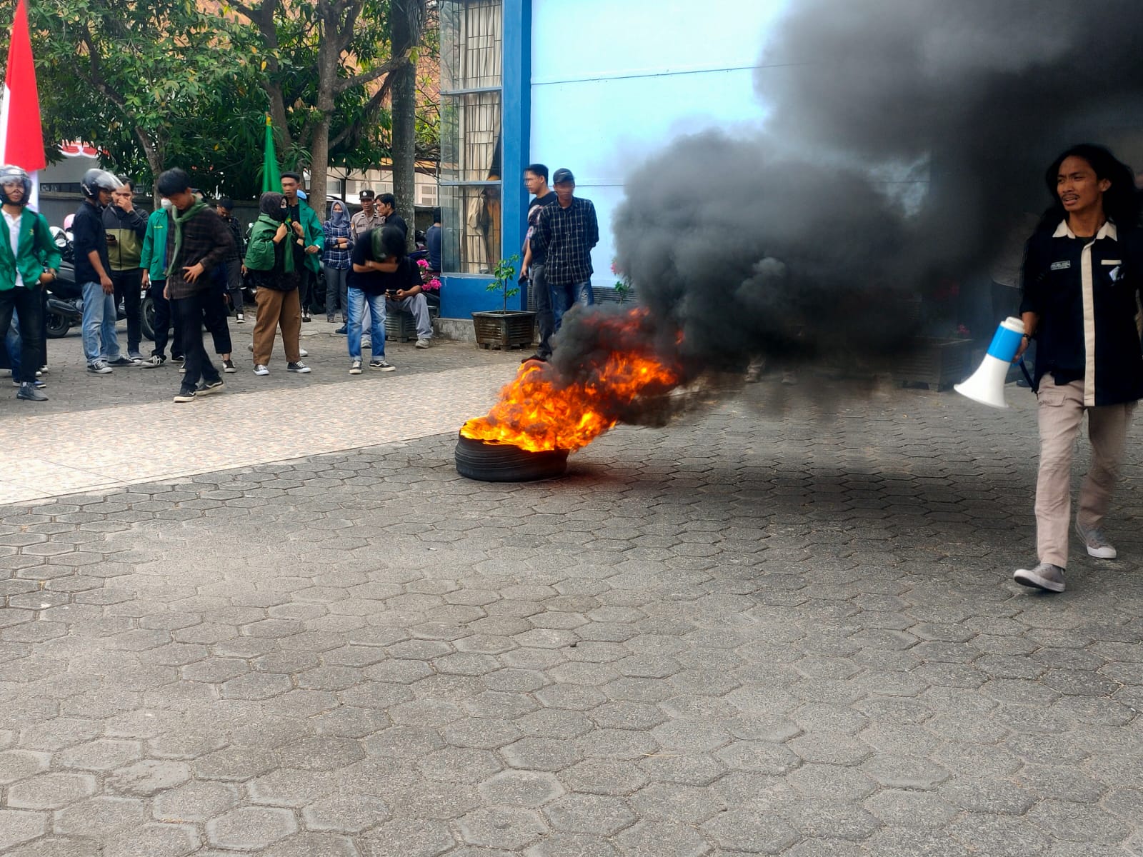 Beasiswa Diduga Ditilep Oknum, Mahasiswa Cokroaminoto Mendemo Kantor Disdikbud Pinrang