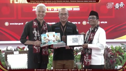 Pasangan Ganjar Pranowo-Mahfud MD Daftar Peserta Pilpres 2024 di Kantor KPU RI