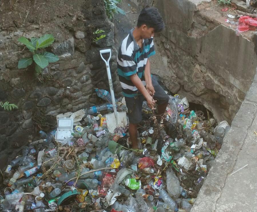 Antisipasi Banjir, Drainase yang Terhubung ke Laut di RW 7 Jompie Dibersihkan