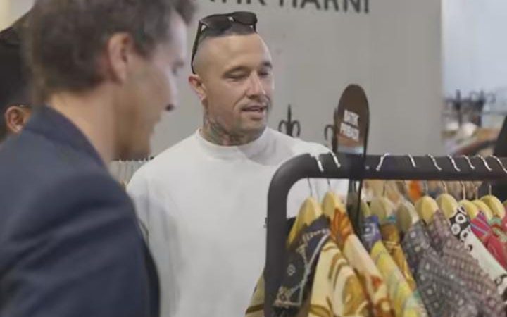 Tiba di Indonesia, Radja Nainggolan Beli Batik di Sarinah