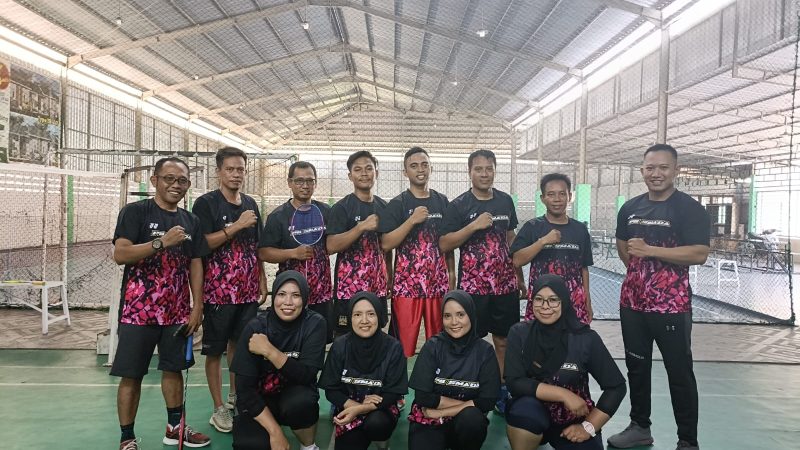 Hari Guru Nasional 2023, PB SMADA Eratkan Silaturahmi di Lapangan Badminton