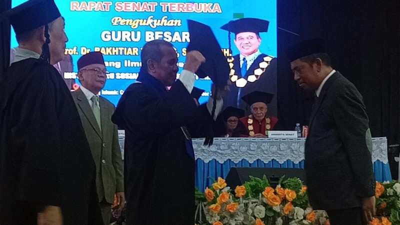 Prof Dr Bakhtiar Tijjang Resmi Sandang Guru Besar Ilmu Manajemen