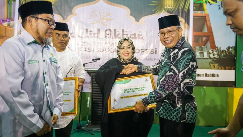 Erna Rasyid Taufan Dianugerahi Baznas Award, Tokoh Perempuan Inspirasi Zakat