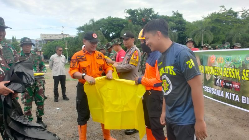 Antisipasi Penularan Penyakit di Musim Hujan, Kodim 1404 Sasar Sampah Berserakan