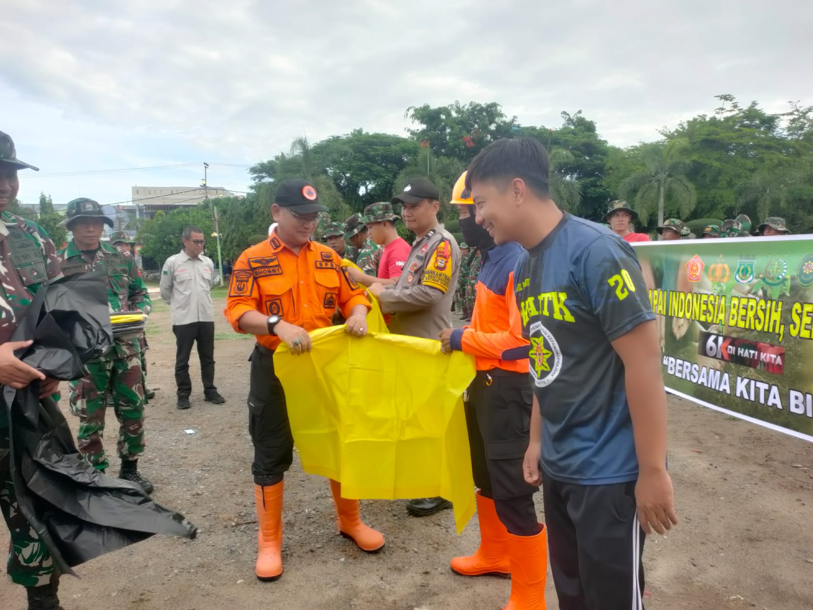 Antisipasi Penularan Penyakit di Musim Hujan, Kodim 1404 Sasar Sampah Berserakan