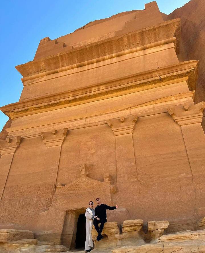 Cristiano Ronaldo Pamer Kemesraan Bersama Georgina Rodriguez di Al Ula Arab Saudi