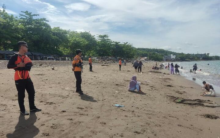 Masa Libur Natal dan Tahun Baru 2024, Basarnas Siaga di Wisata Pantai Lumpue