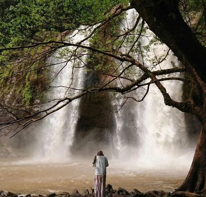 Trekking Cuma Bayar Rp5 Ribu di Curug Sodong Kawasan Geopark Ciletuh