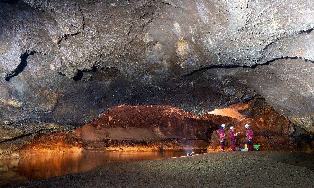 Menyusuri Gua Terpanjang di Indonesia, Pemandangan Ornamen Buat Pengunjung Terpukau. (Foto: Geopark Maros Pangkep)