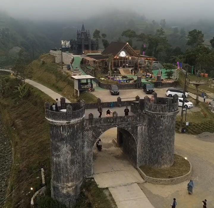 Mirip Dunia Dongeng, Wisata Negeri Kahyangan di Magelang Miliki Panorama Alam Memukau