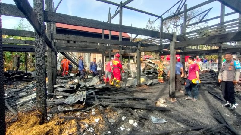 Diduga Arus Pendek, Rumah Panggung di Desa Alitta Ludes Terbakar