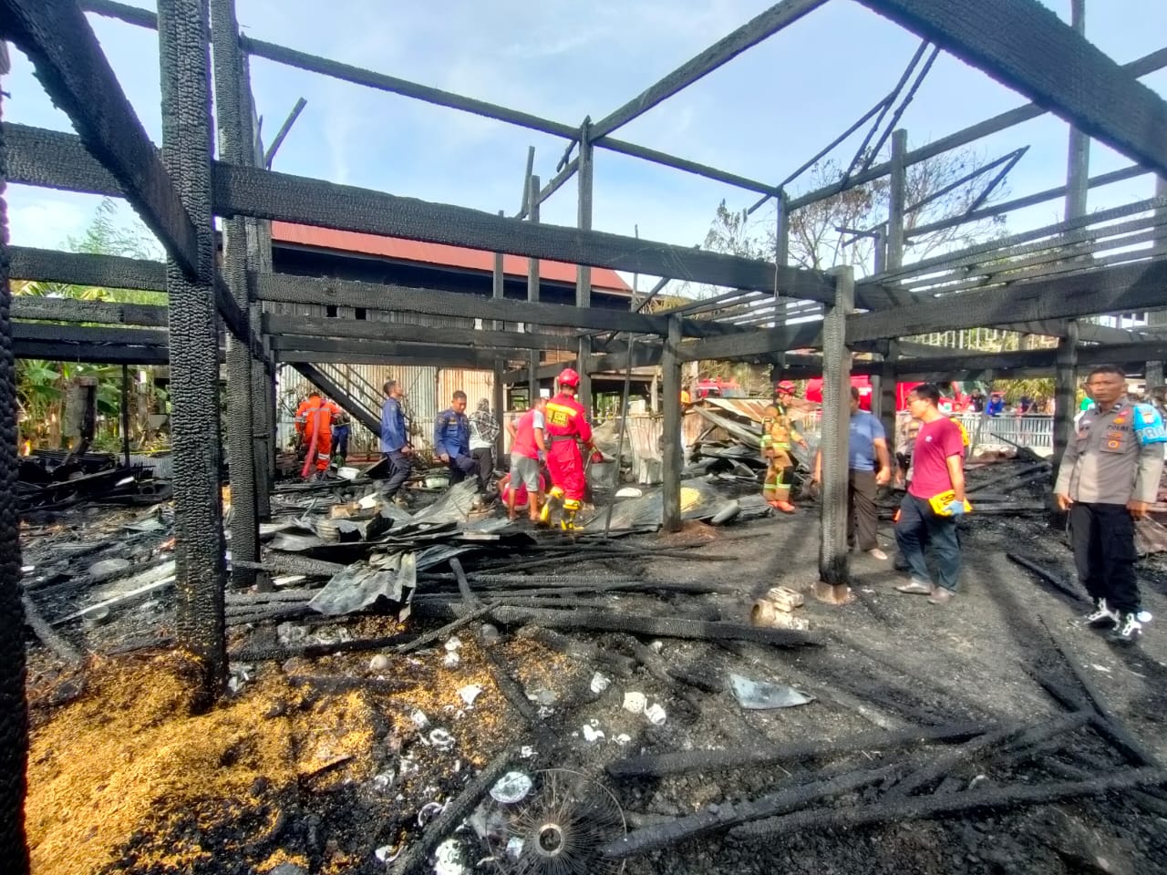 Diduga Arus Pendek, Rumah Panggung di Desa Alitta Ludes Terbakar