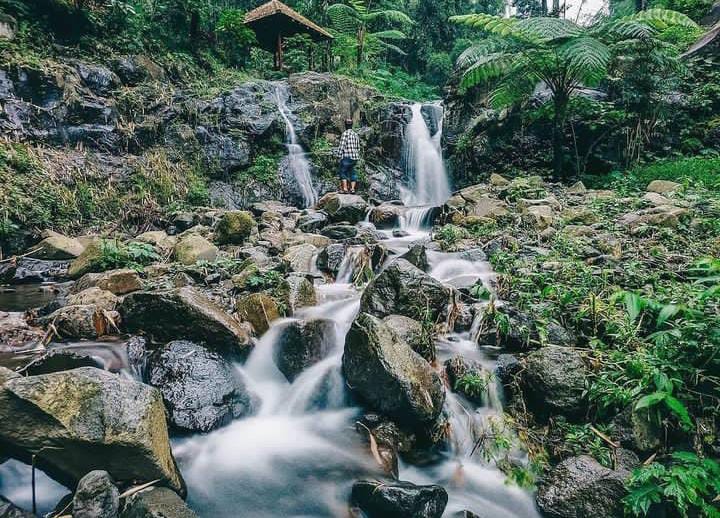 Hidden Gem di Mojokerto: Wisata Air Terjun Surodadu, Cocok Buat Kamping. (Foto: Instagram/@surodaduairterjun)