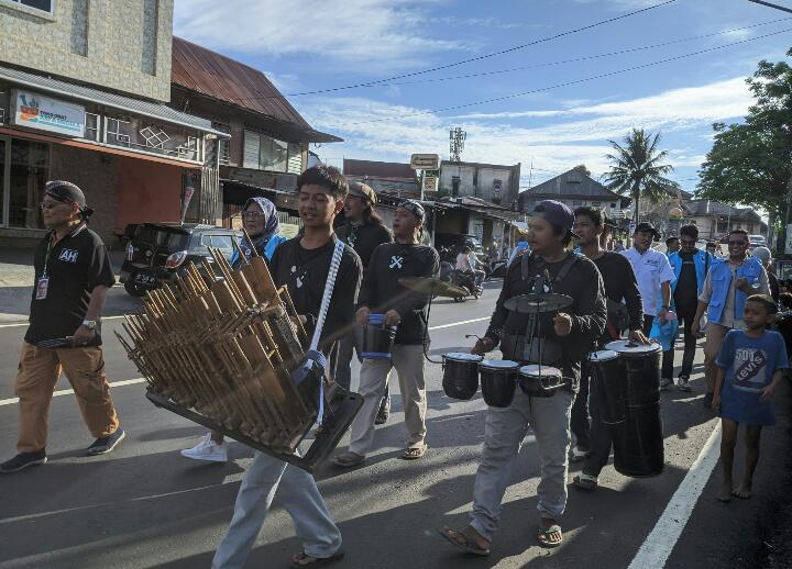 Partai Gelora Parepare Kampanye Keliling bersama Seniman Musik Tradisional 