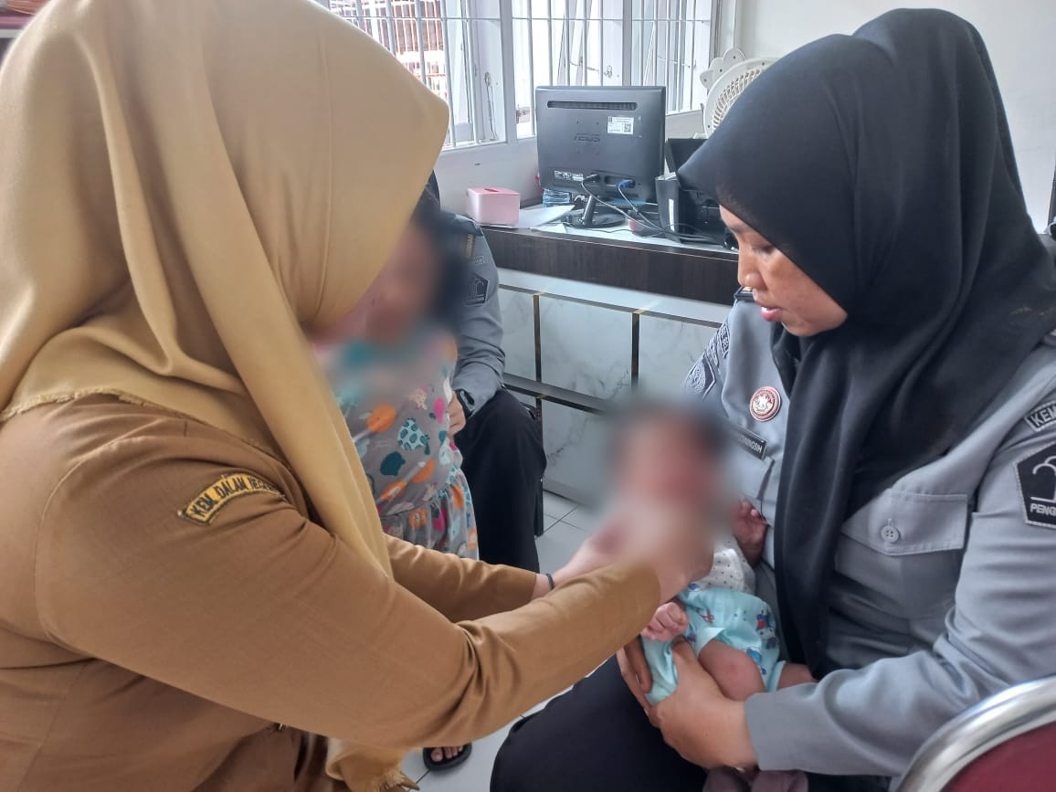 Penuhi Hak Dasar Kelompok Rentan, Bayi Warga Binaan Perempuan Rutan Pinrang Divaksin