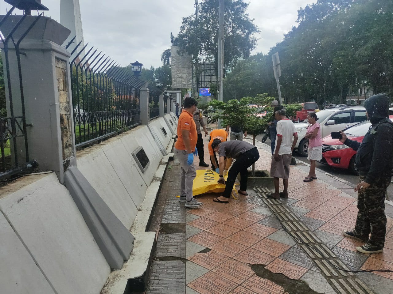 Misteri Penemuan Mayat Perempuan di Trotoar depan Gedung Balai Prajurit M Yusuf Makassar