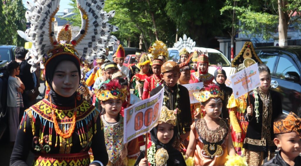 Pemkot Parepare Gelar Pekan Budaya, Pelajar Kenakan Berbagai Baju Adat