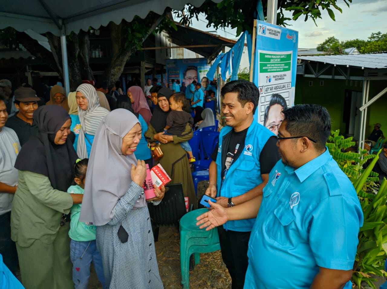 Asyari Abdullah bersama Wasekjen Humas Partai Gelora Kampanye di Dapil Bacukiki