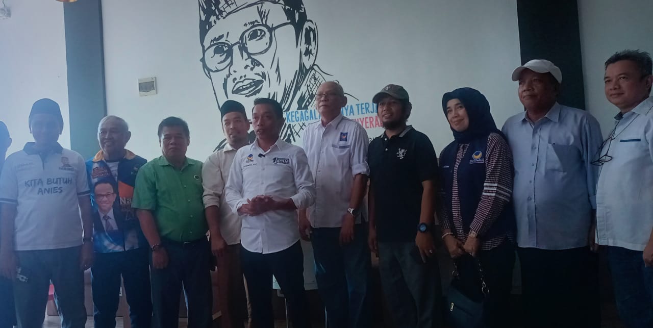 rapat persiapan dari Tim Kampanye Daerah (TKD) AMIN Sulsel bersama relawan AMIN di Alya Cafe, Jalan Mattirotasi, Kota Parepare, Kamis (1/2/2024).