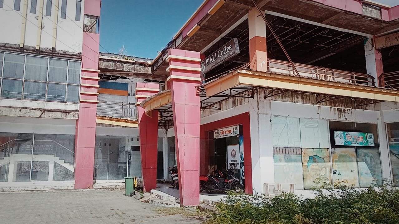 Bangunan Eks Pasar Kuliner di Jalan Bandar Madani Kota Parepare.