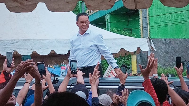 Anies Baswedan Tiba di Lapangan Nasdem Parepare Diiringi Salawat dan Teriakan Presiden Satu Putaran