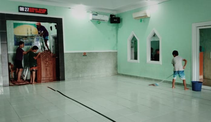 Pengurus Remaja Masjid Baburroyyan Griya Antang Harapan Makassar Kerja Bakti Tiap Minggu