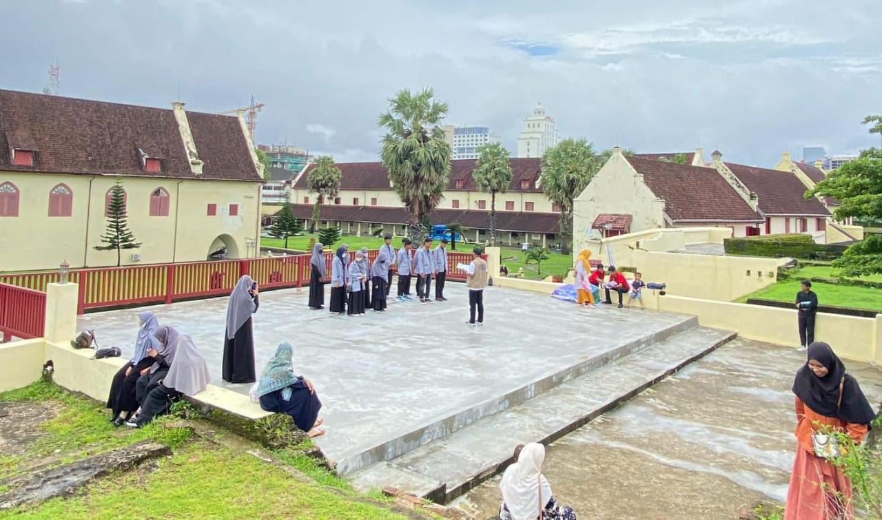 Pengurus OSIS MA Punnia Pinrang Dilantik di Tempat Bersejarah 