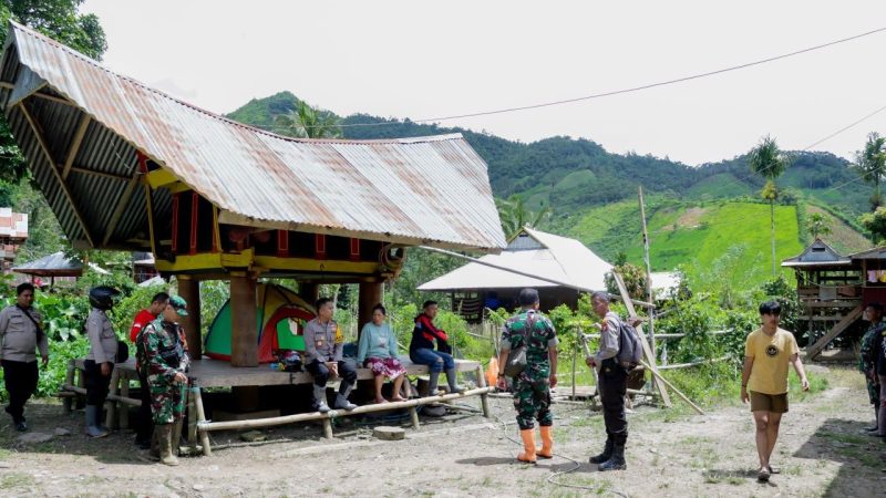 Kapolres bersama Dandim Pinrang Cek Kondisi TPS di Desa Mesakada, Terpencil dan Sulit Jaringan