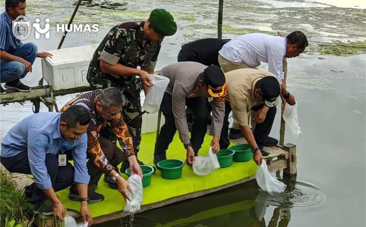 Pj Gubernur Sulsel Tebar Benur Udang Vaname di Bacukiki, Gairahkan Sektor Perikanan Parepare