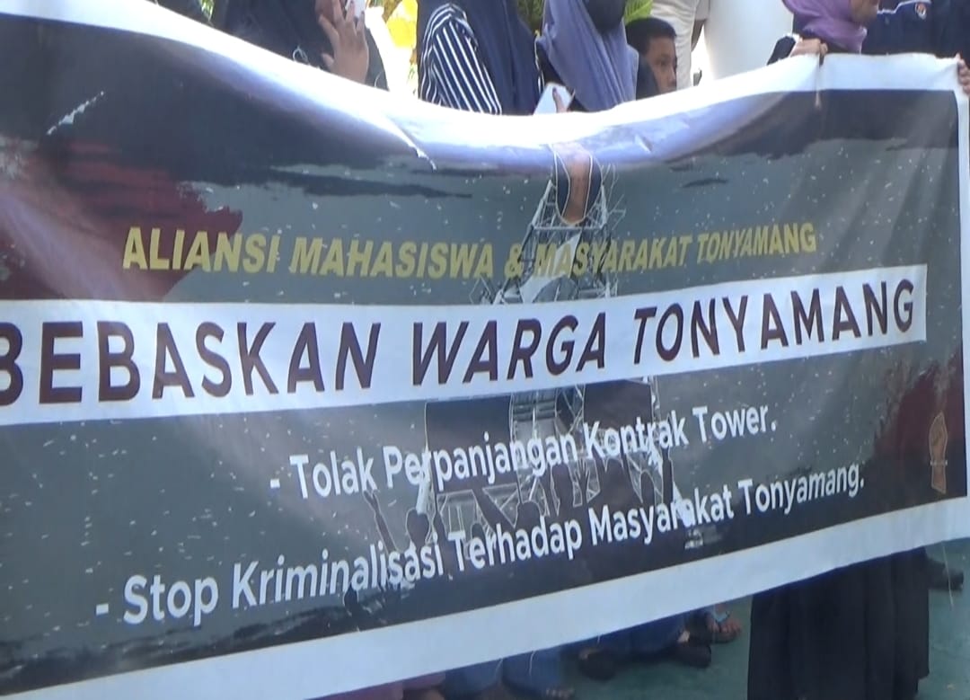 Protes Tower, Emak-Emak Talabangi Datangi Kantor Bupati hingga Kejaksaan Sambil Bawa Anak dan Suami