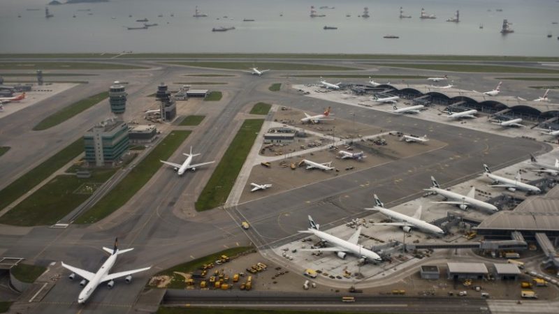 Petugas Bandara di Hong Kong Tewas Tertabrak Pesawat