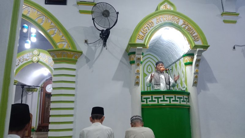 Ketua DPRD Parepare Bawakan Ceramah Ramadan di Masjid Attaufiq Lakessi