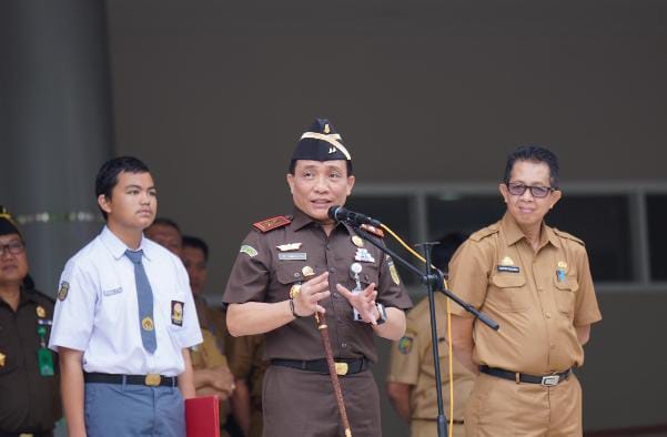 Kajati Sulsel Jadi Irup di SMAN 1 Makassar, Ini Pesan yang Disampaikan