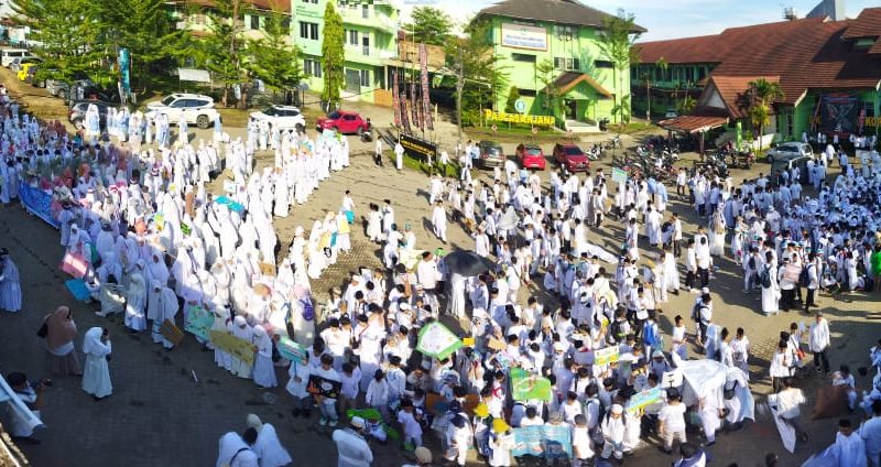 1.268 Murid SIT Darul Fikri Makassar Gelar Pawai Akbar Sambut Ramadan