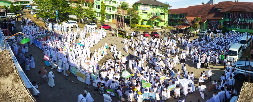 1.268 Murid SIT Darul Fikri Makassar Gelar Pawai Akbar Sambut Ramadan