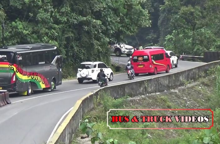 Tanjakan Silaiang terkenal dengan keangkerannya (foto: tangkapan layar youtube)