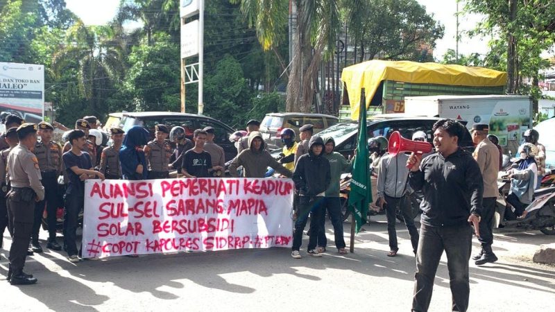 Aktivis Demo di Depan Polda Sulsel, Minta Kapolres Sidrap Dicopot