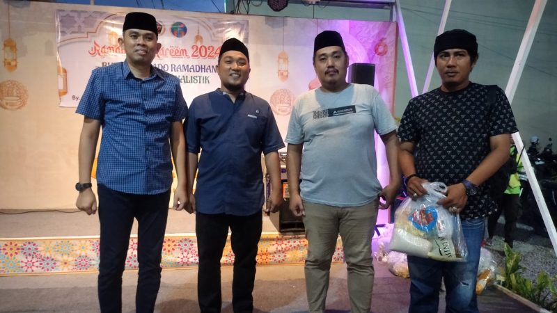 Ketua IWO, PWI, dan Kadis Kominfo Pinrang Gelar Bukber serta Bagi-bagi Parsel bersama Jurnalis