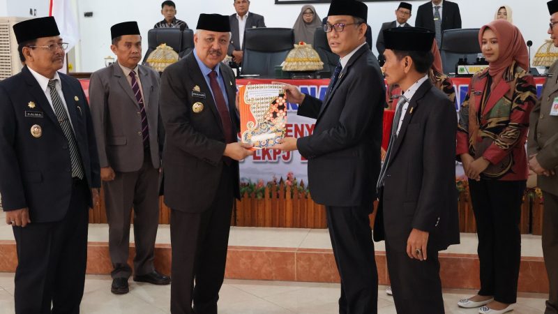 Bupati Pinrang dan Wabup Hadiri Rapat Paripurna LKPj 2023