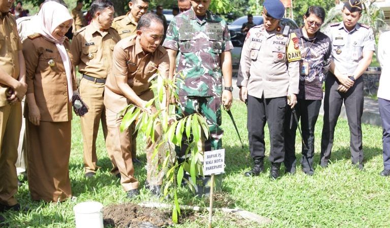 Peringati Hari Bumi ke 54 Tahun, Pemkot Parepare Tanam 2.500 Pohon