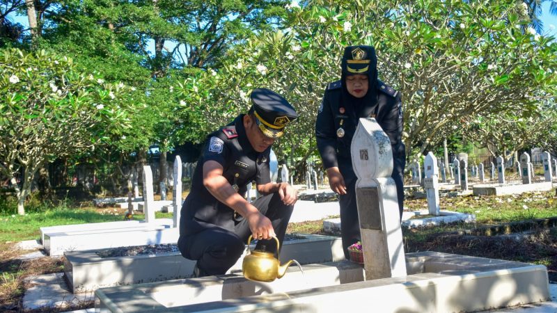 Sambut Hari Bhakti Pemasyarakatan, Karutan Pinrang Pimpin Upacara Tabur Bunga di TMP Palia