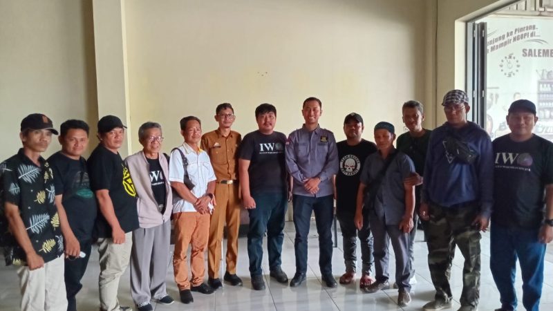 Pererat Silaturahmi dan Kemitraan, Kasi Intel Kejari Pinrang Ngopi Bareng IWO dan Kabid Humas Kominfosandi