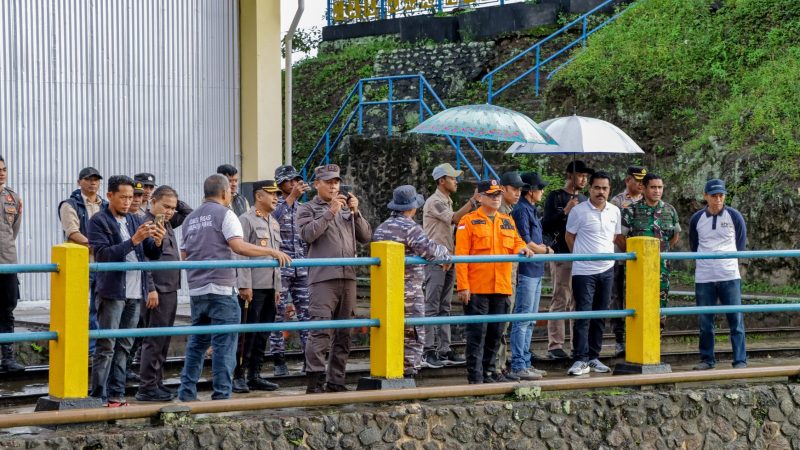 Kapolres Pinrang bersama Pj Bupati dan Forkopimda Tinjau Wilayah Terdampak Curah Hujan Tinggi