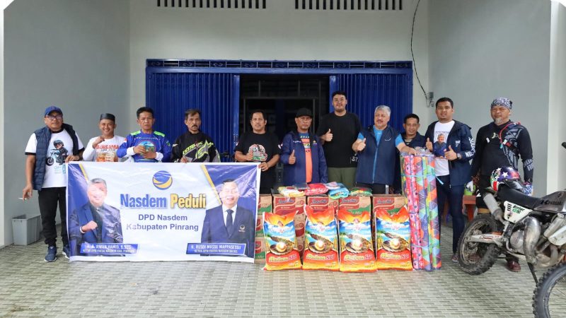 Irwan Hamid bersama NasDem Pinrang Salurkan Bantuan Bencana di Desa Mesakada Lembang