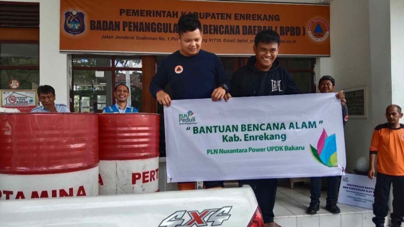 PLN Bakaru Salurkan Bantuan ke Korban Bencana di Enrekang